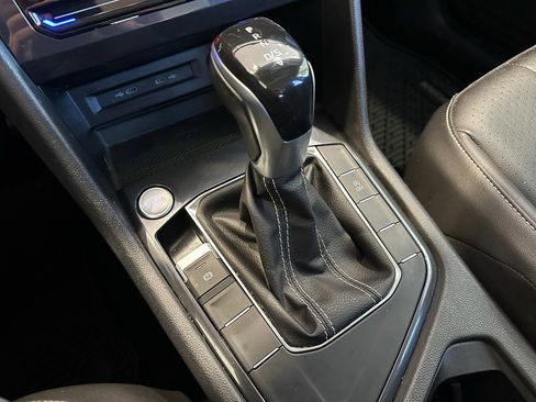 Used 2022 Volkswagen Tiguan SE image 22