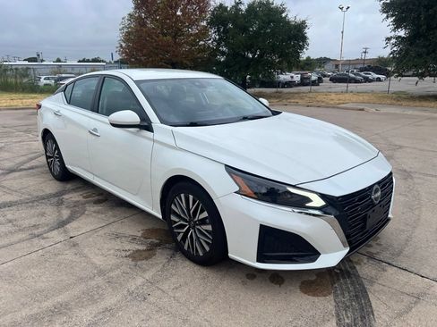 Used 2023 Nissan Altima 2.5 SV FWD image 22
