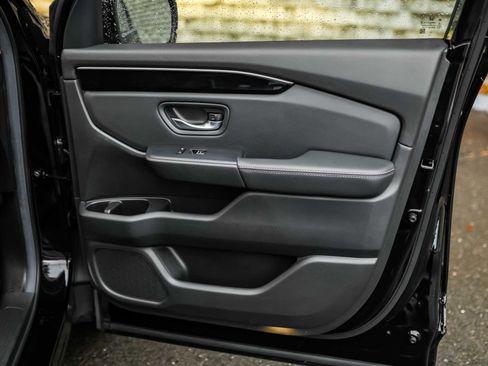 Used 2025 Honda Pilot Touring image 14