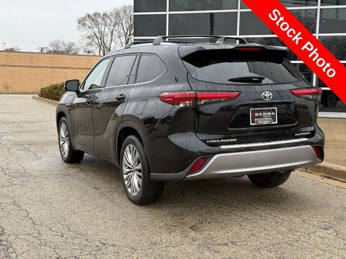 Used 2023 Toyota Highlander Platinum image 5