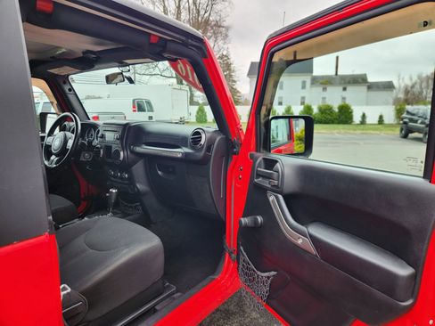 Used 2016 Jeep Wrangler Sport w/ Connectivity Group AWD/4WD image 37
