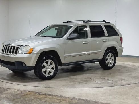 Used 2010 Jeep Grand Cherokee Laredo AWD/4WD image 4