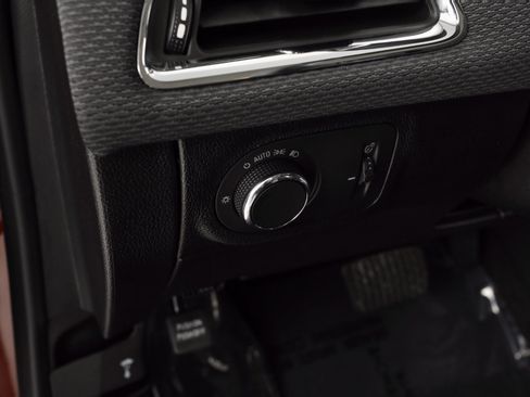 Used 2018 Chevrolet Cruze LT image 25