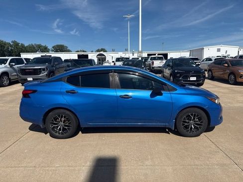 Used 2023 Nissan Versa S w/ Trunk Package FWD image 2