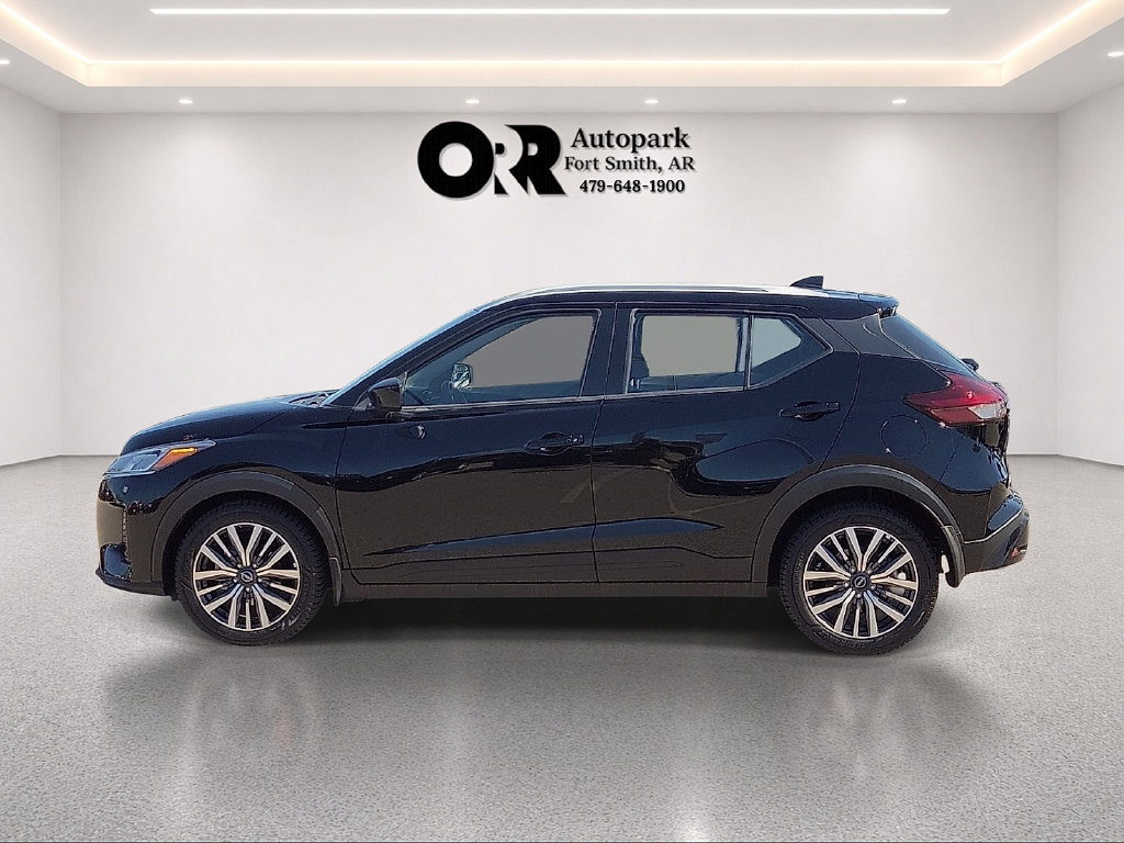 Used 2023 Nissan Kicks SV FWD image 3