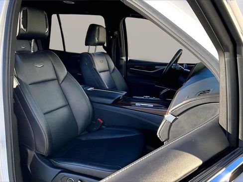 Used 2022 Cadillac Escalade Luxury image 23