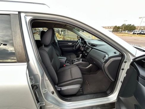 Used 2020 Nissan Rogue SV image 24