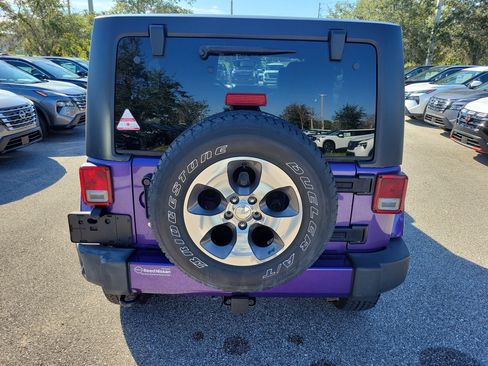 Used 2017 Jeep Wrangler Unlimited Sahara w/ Connectivity Group image 7