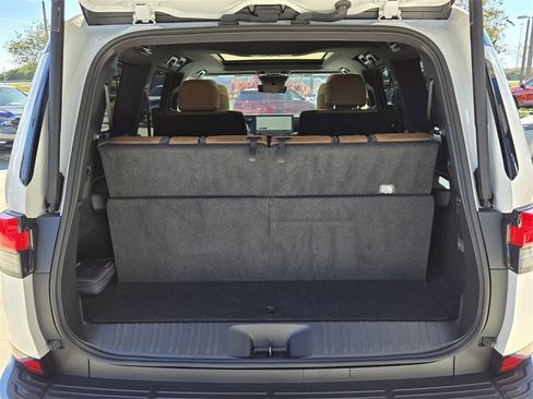 Used 2024 Lexus GX 550 image 18