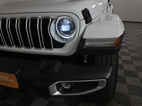 Used 2025 Jeep Wrangler Unlimited Sahara w/ Safety Group AWD/4WD image 14