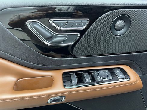 Used 2022 Lincoln Aviator Reserve w/ Equipment Group 201A image 30