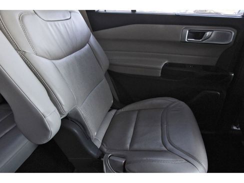 Used 2020 Ford Explorer Platinum w/ Premium Technology Package image 15