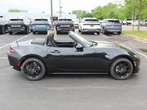 New 2025 MAZDA MX-5 Miata Club w/ Weather Package image 17