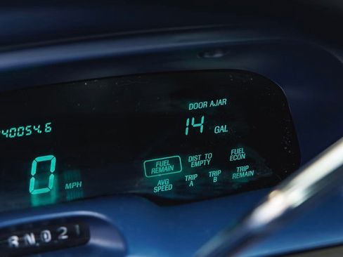 Used 1995 Lincoln Town Car Signature RWD image 9