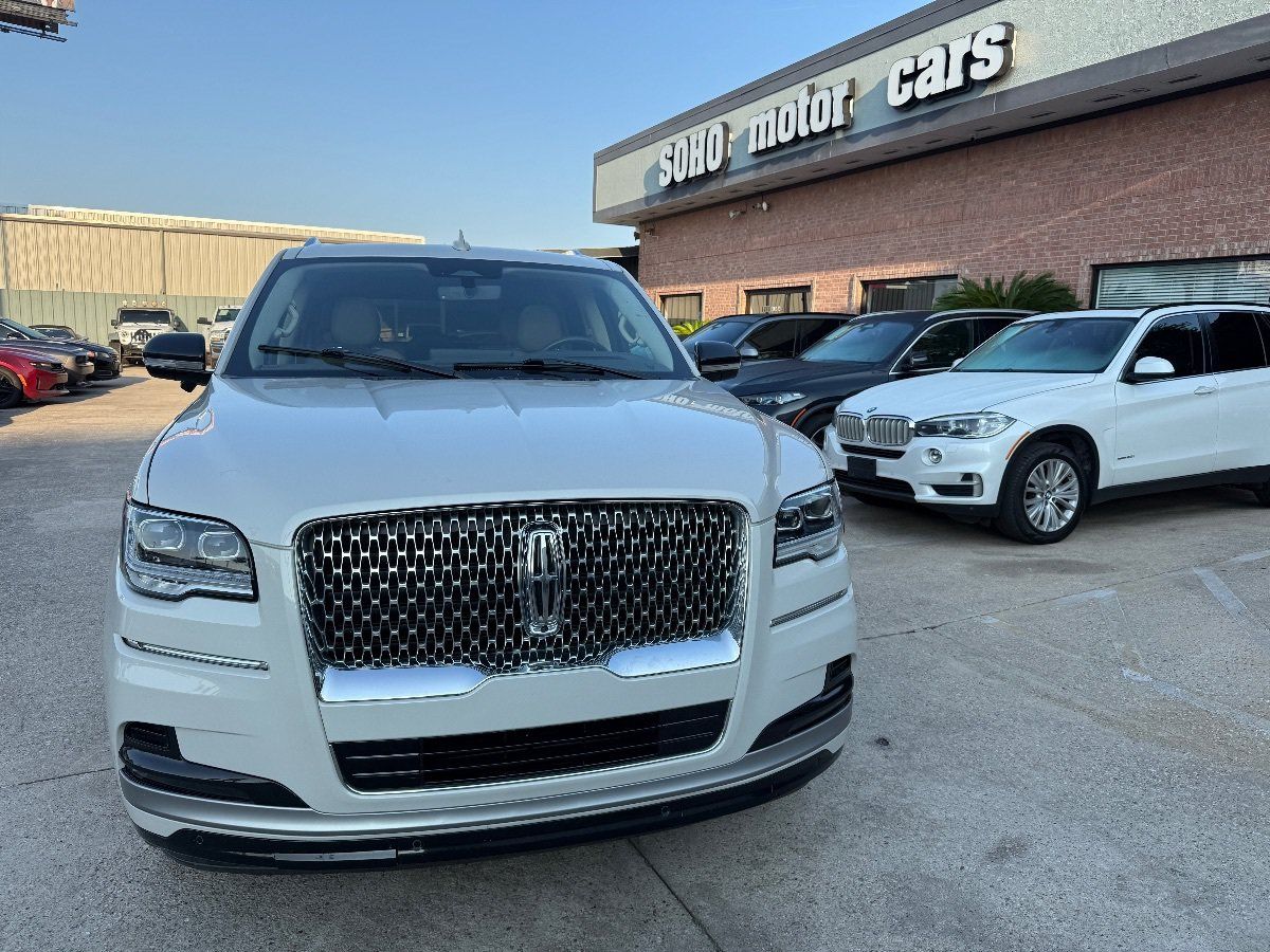 Used 2022 Lincoln Navigator Reserve AWD/4WD image 8