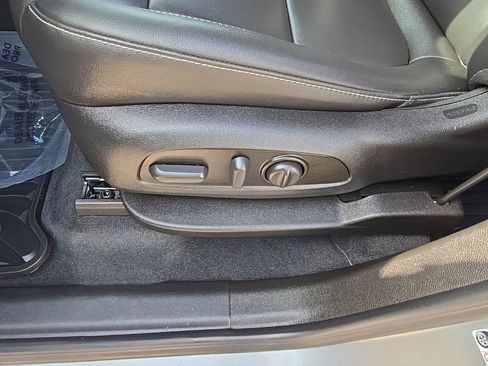 Used 2023 Chevrolet Traverse LT w/ Rear Camera Mirror Package image 49