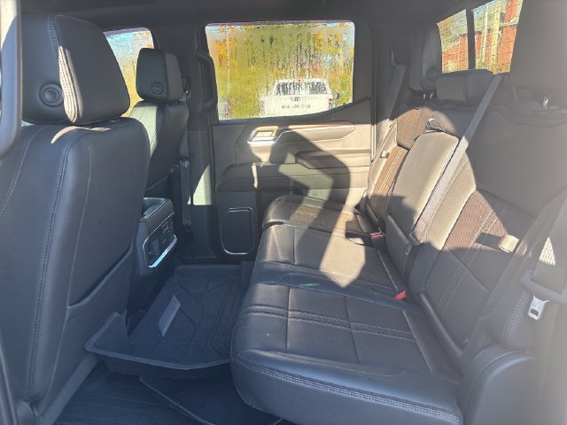 Used 2023 Chevrolet Silverado 1500 High Country w/ High Country Premium Package AWD/4WD image 9