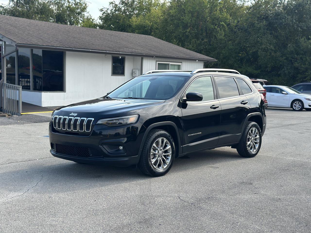 Used 2019 Jeep Cherokee Latitude Plus w/ Comfort/Convenience Group FWD image 10