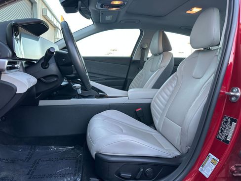 Used 2025 Hyundai Elantra Limited image 27