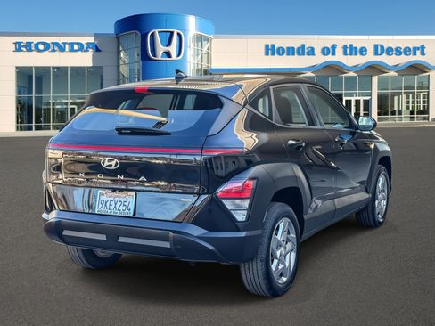 Used 2024 Hyundai Kona SE image 7