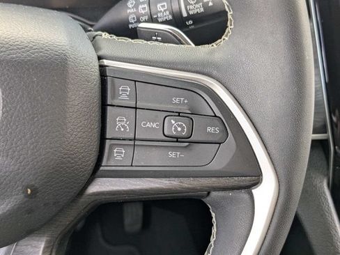 Used 2023 Jeep Grand Cherokee L Limited AWD/4WD image 25