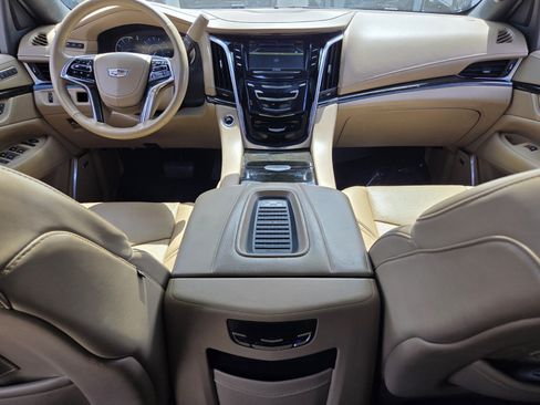 Used 2019 Cadillac Escalade Platinum RWD image 14