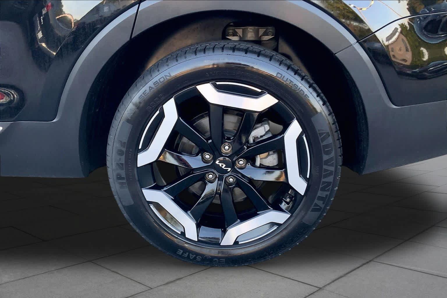 Used 2025 Kia Telluride S FWD image 9