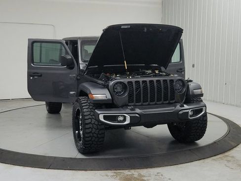 Used 2023 Jeep Gladiator Sport AWD/4WD image 11