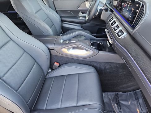 Used 2025 Mercedes-Benz GLS 450 4MATIC image 14