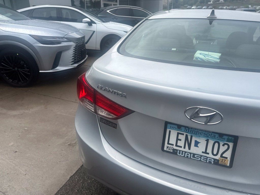 Used 2012 Hyundai Elantra Limited FWD image 15