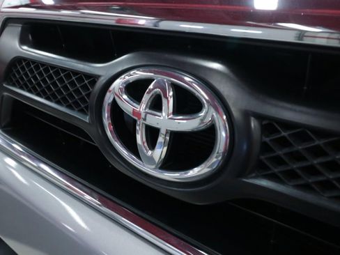 Used 2014 Toyota Tacoma PreRunner w/ SR5 Package image 32