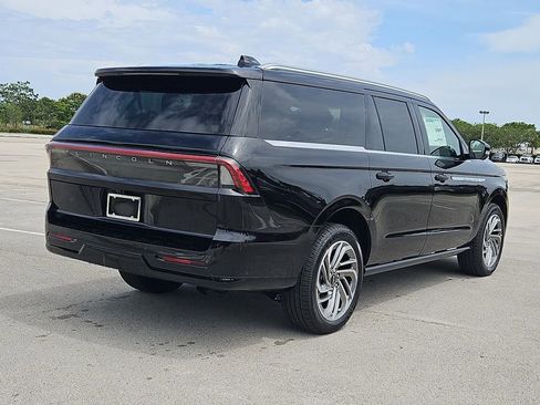 New 2025 Lincoln Navigator L Reserve AWD/4WD image 6