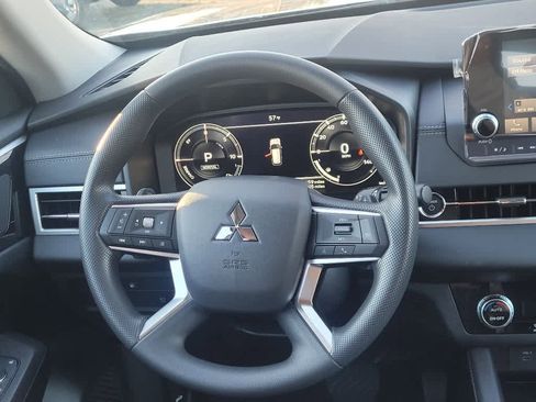New 2024 Mitsubishi Outlander ES image 6