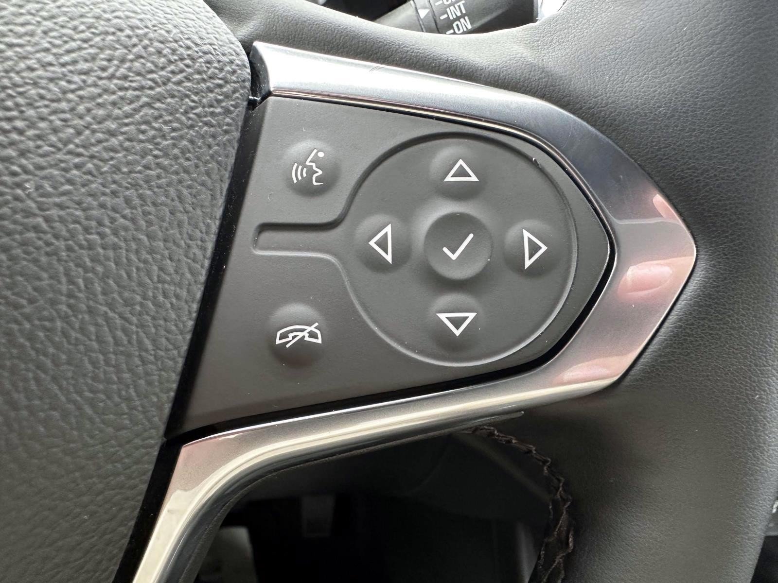 Used 2023 Chevrolet Traverse RS AWD/4WD image 17