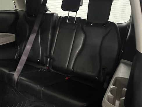 Used 2022 Kia Carnival EX image 28