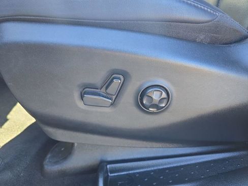 Used 2024 Chrysler Pacifica Limited FWD image 10