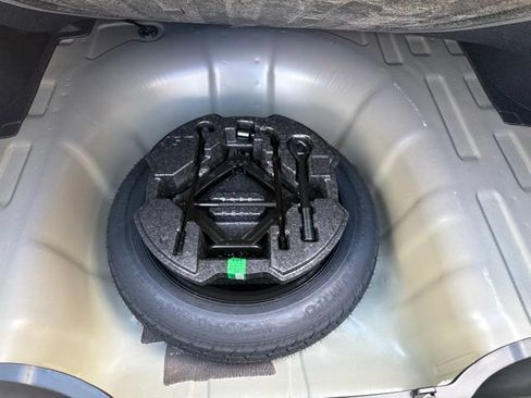Used 2024 Hyundai Elantra SE FWD image 17
