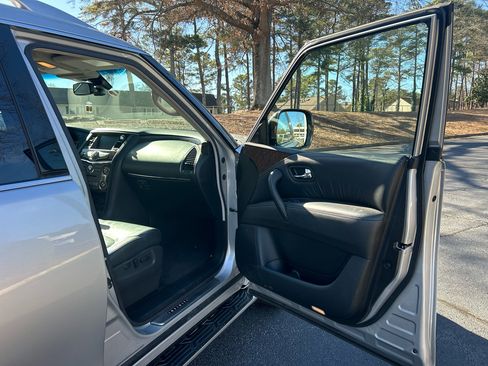 Used 2017 INFINITI QX80 4WD w/ Driver Assistance Package image 29