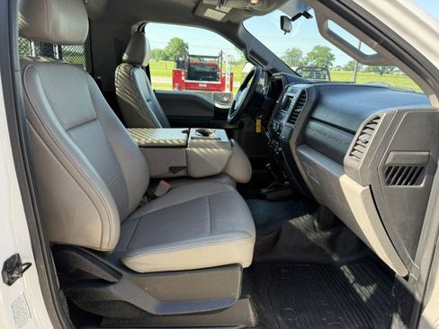 Used 2018 Ford F550 4x4 Regular Cab Super Duty image 9
