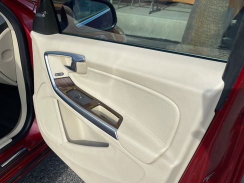 Used 2012 Volvo S60 T5 image 25