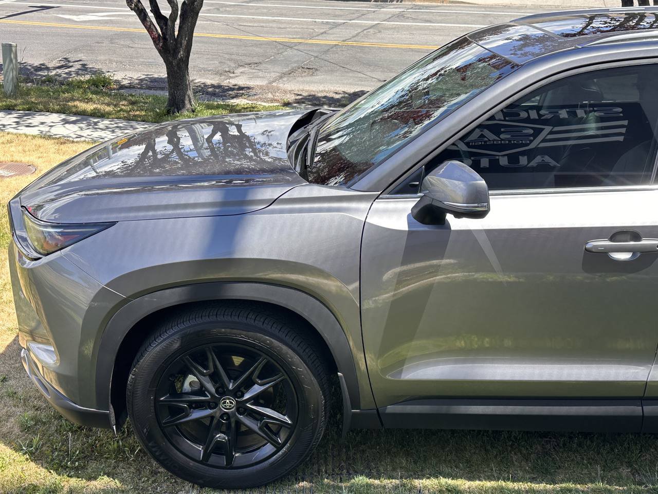 Used 2025 Toyota Grand Highlander AWD Hybrid w/ Blackout Package (GST) image 10