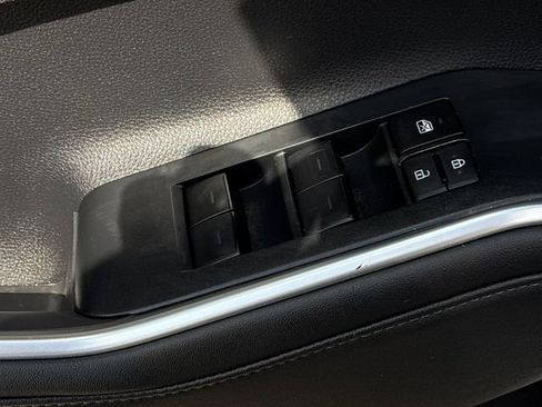 Used 2024 Toyota Highlander LE FWD image 13