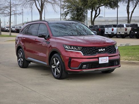 Used 2023 Kia Sorento EX w/ Panoramic Sunroof Package image 4