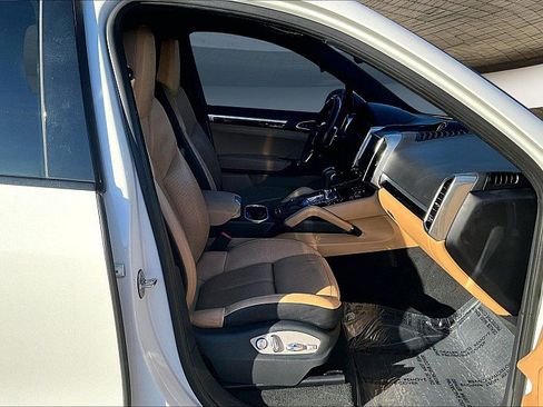 Used 2018 Porsche Cayenne Platinum Edition w/ Premium Package image 7