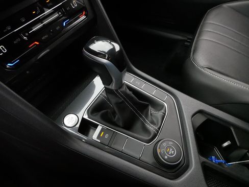 Certified 2022 Volkswagen Tiguan SE image 25