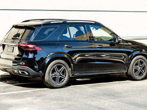 Used 2024 Mercedes-Benz GLE 350 4MATIC w/ AMG Line Exterior image 8