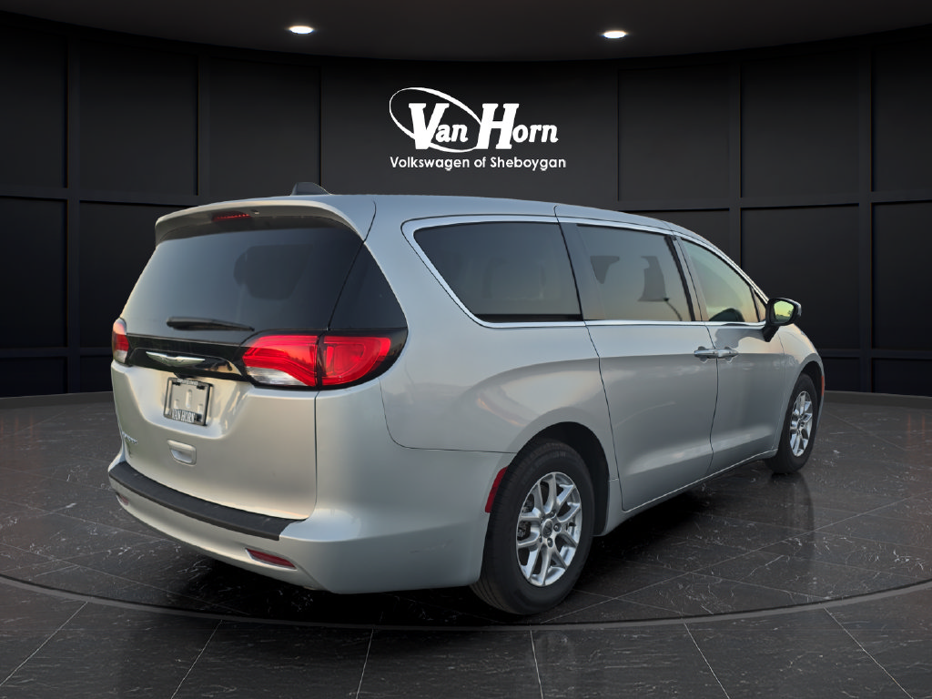 Used 2023 Chrysler Voyager LX FWD image 7