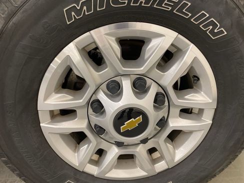 Used 2022 Chevrolet Silverado 2500 LT w/ Convenience Package image 24