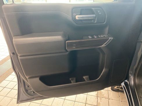 Used 2022 Chevrolet Silverado 1500 RST image 9