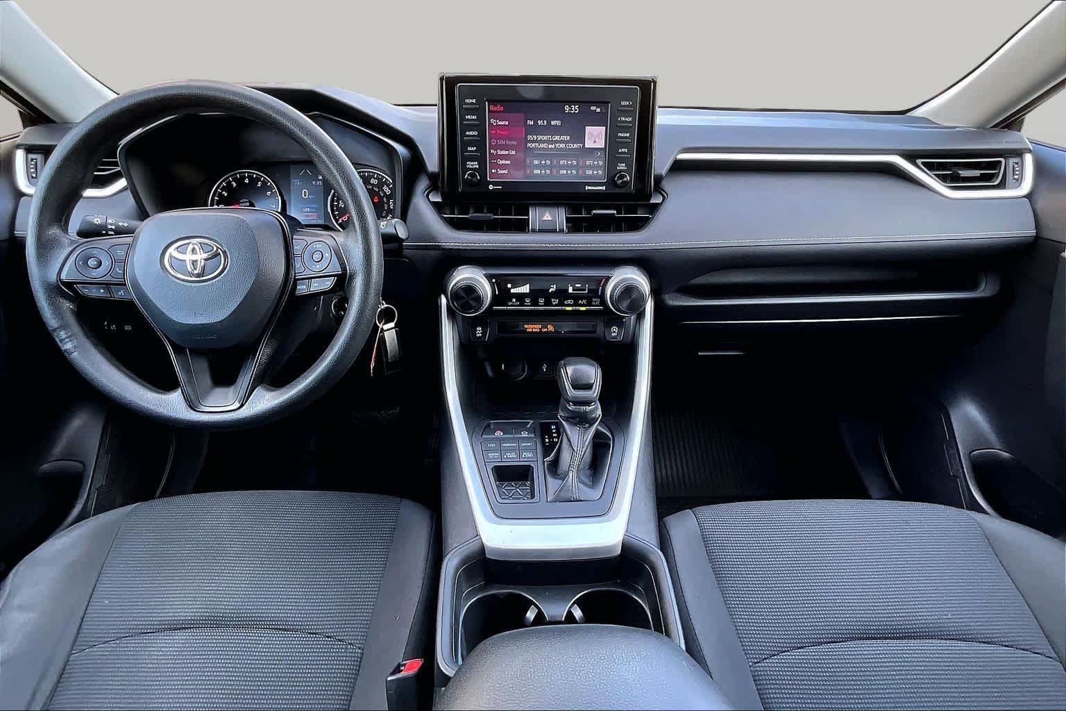 Used 2021 Toyota RAV4 LE AWD/4WD image 16